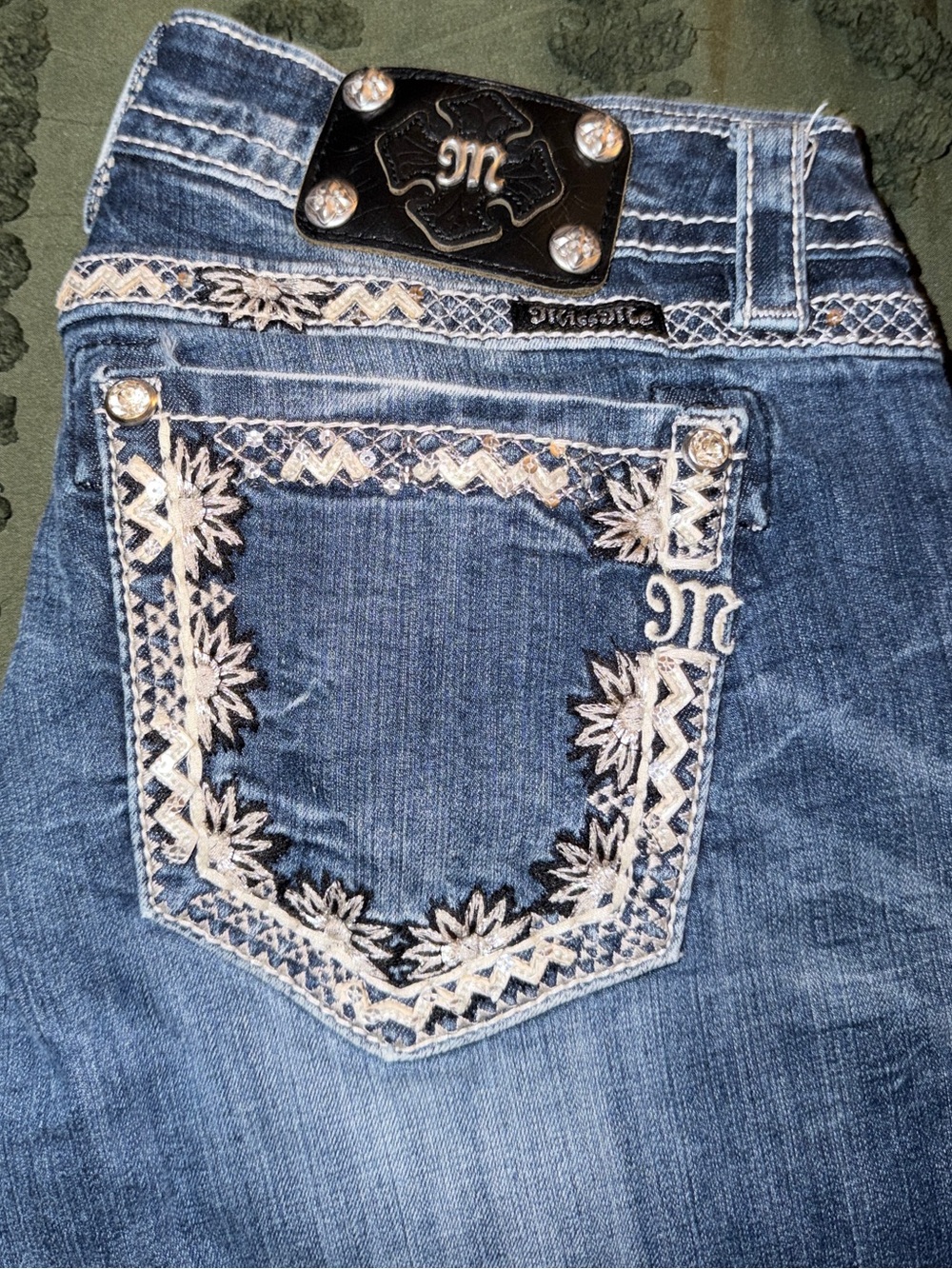 Miss Me Jeans with Cream/black Embroidered Pockets! Bootleg, original inseam!